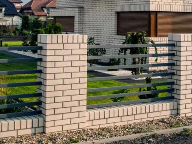Jak zbudować ogrodzenie z klinkieru: 8 kluczowych zasad solidnej konstrukcji